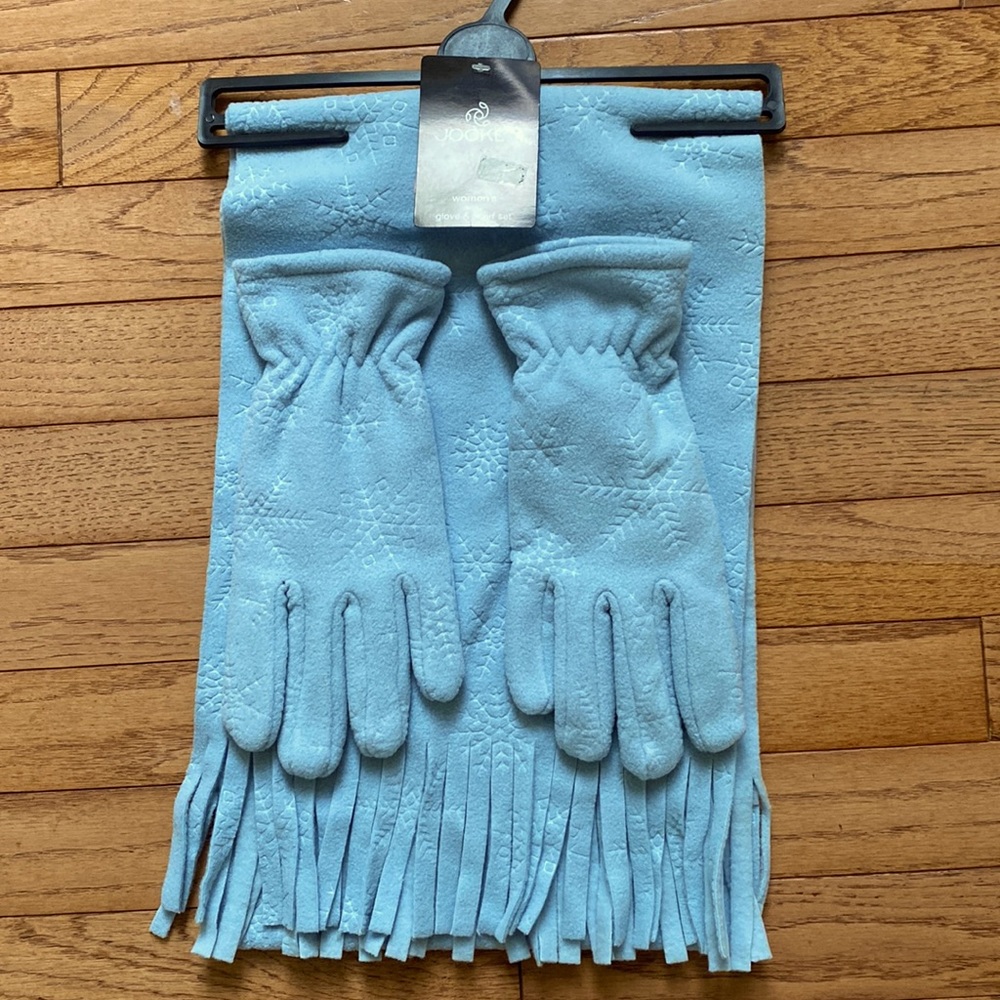 Fleece glove and scarf set